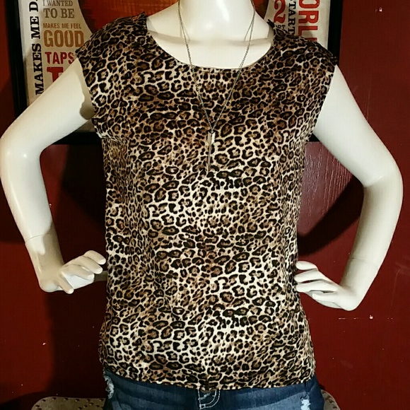Ellen Tracy Tops - EUC Ellen Tracy Animal Print Sleeveless Blouse